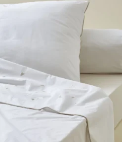 Drap brodé Jolis Coeurs