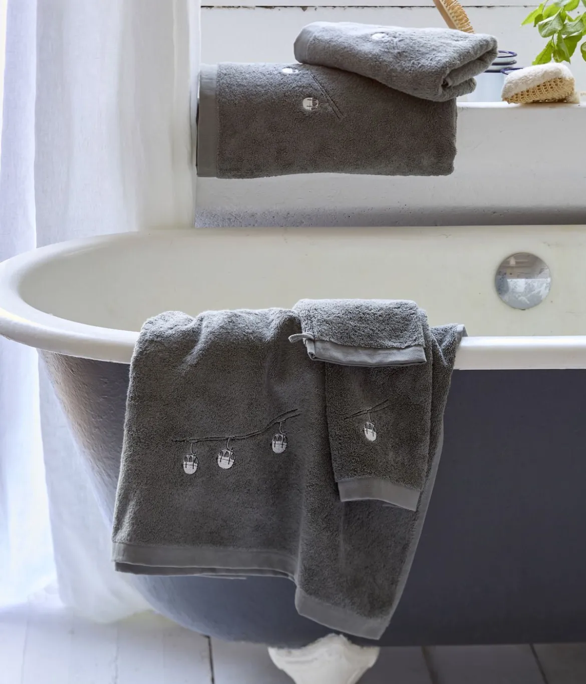 Drap de bain brodé Rdv au sommet gris