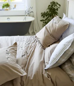 Housse de couette brodée Au coeur de la vallée taupe