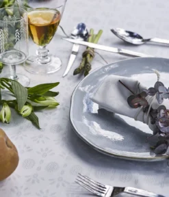 Nappe damassée Eloges blanc coquille
