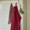 Tablier Aux petits oignons bordeaux